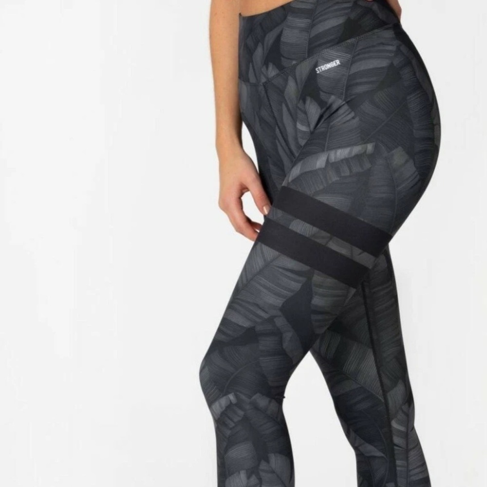 Stylish Gray Patterned Women's Leggings - Picture 2 of 7